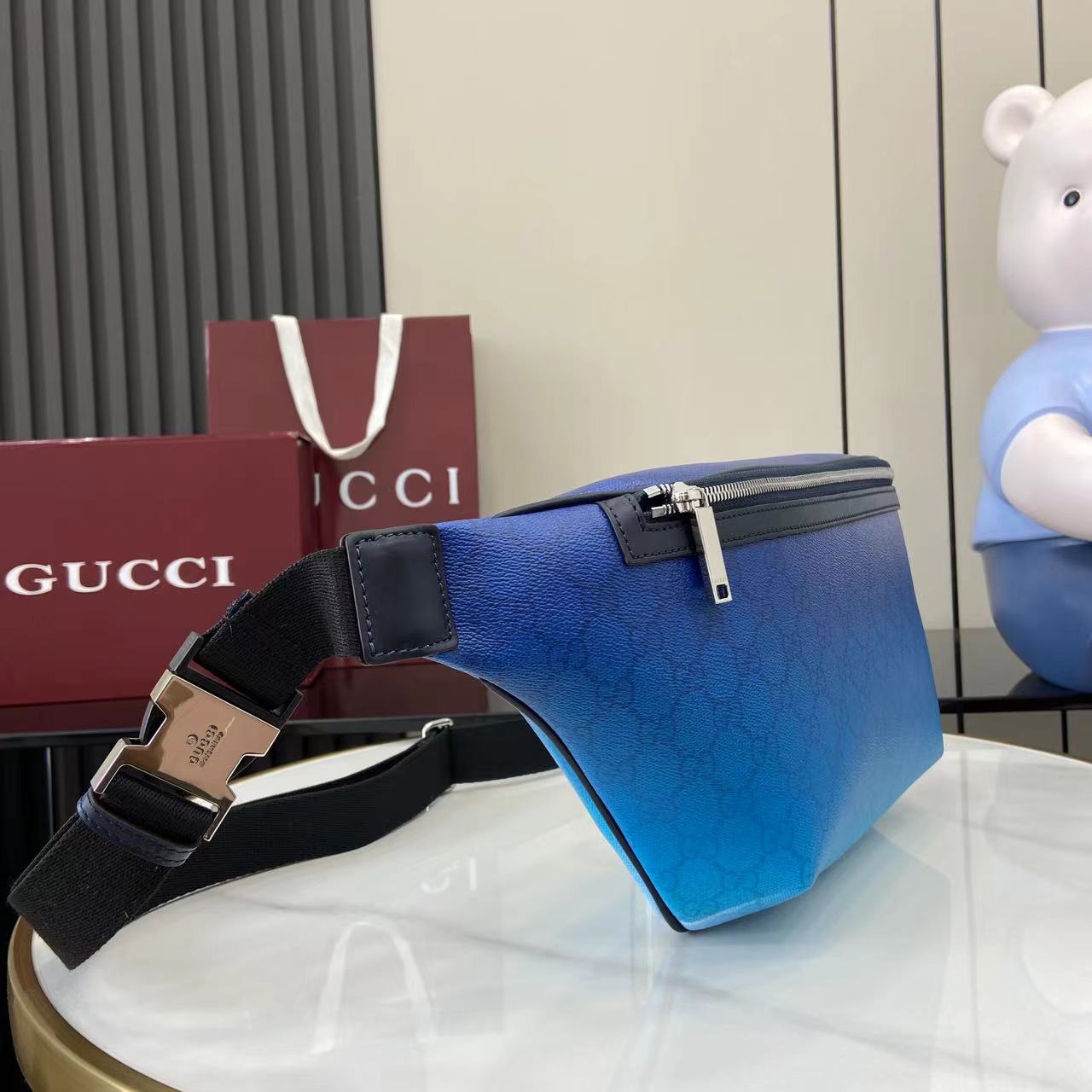Gucci Chroma large belt bag