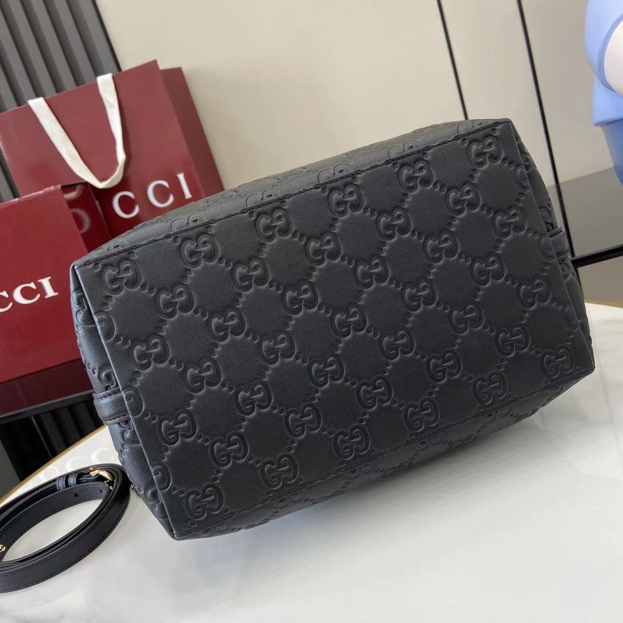 Gucci Elegant Drawstring Bucket Bag